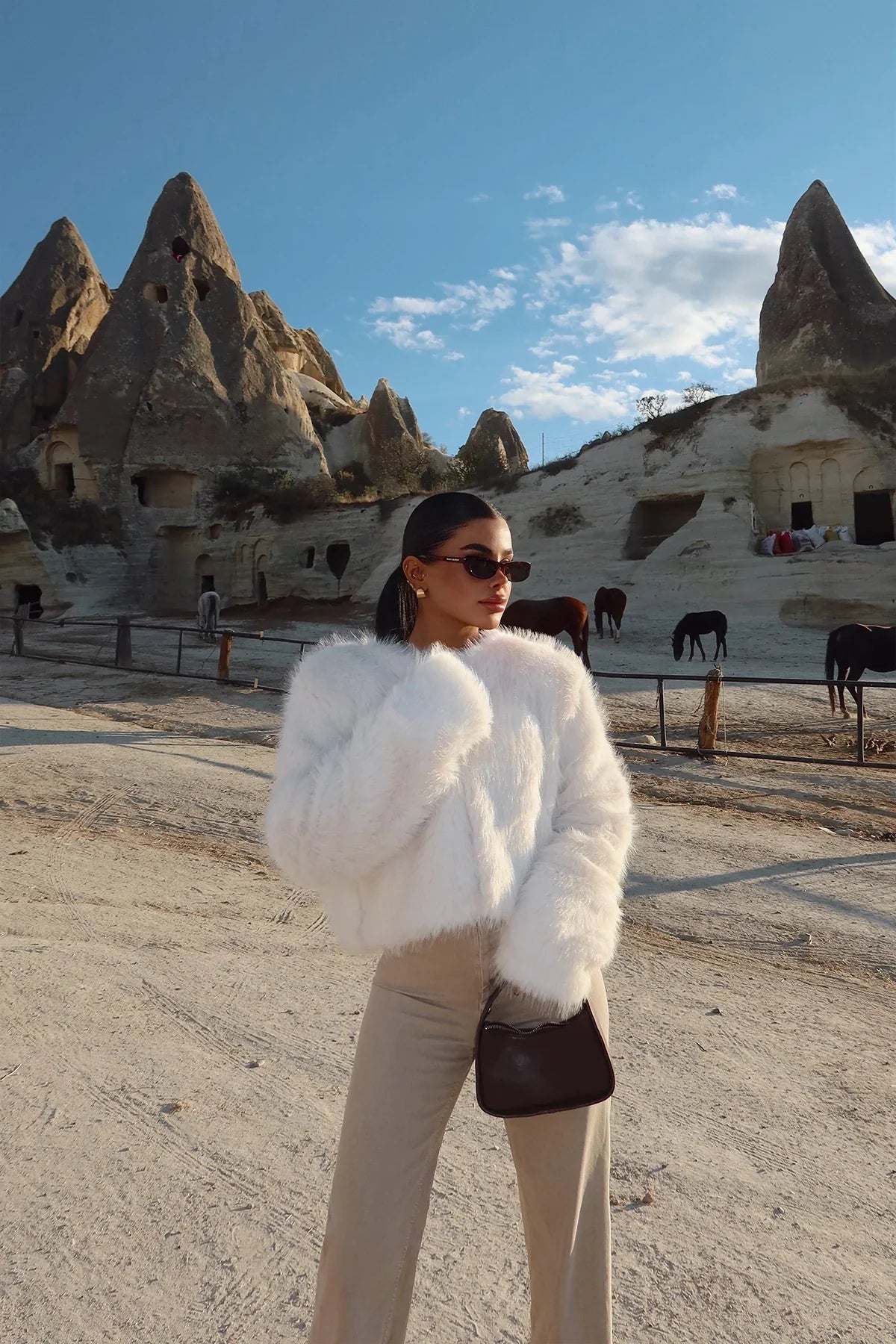 Lia | Luxuriöser kurzer Kunstpelzmantel in Weiß