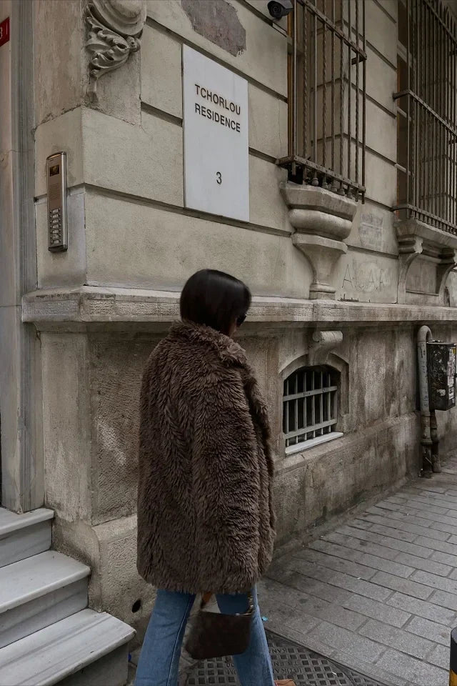 Caroline | Brauner Plüschmantel mit weichem Fellgefühl