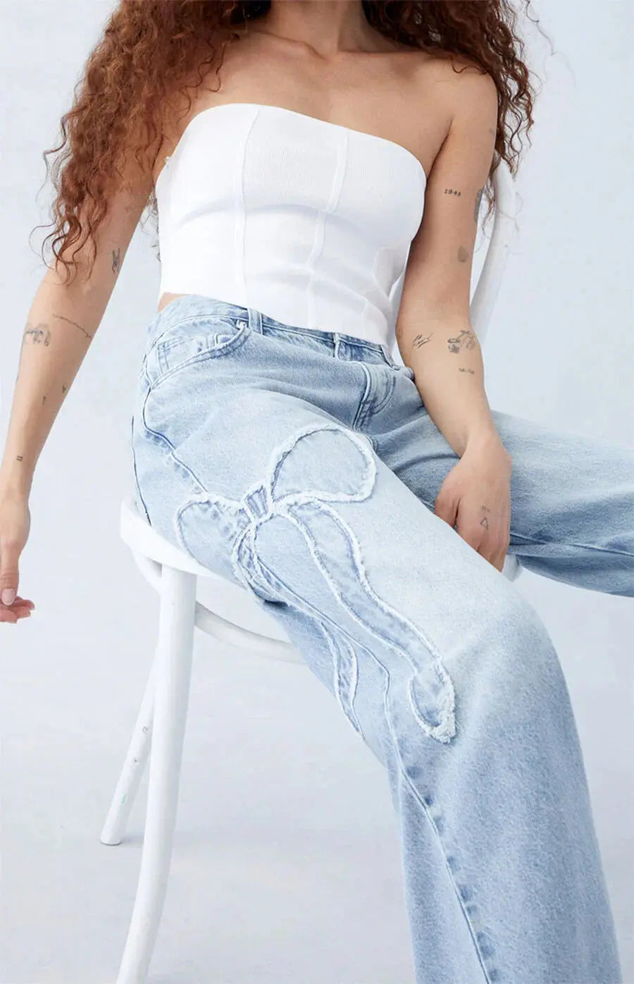 Yasmin | Gerader Schnitt Weit Bein Denim-Jeans mit Aufnähern