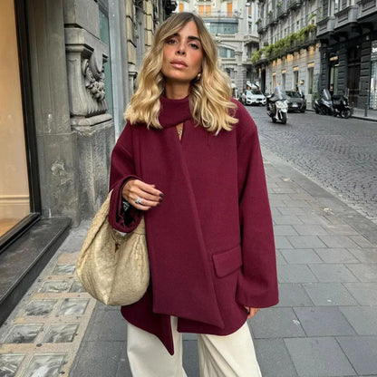 Debby | Moderner Kurzmantel in Bordeauxrot mit Schal-Detail