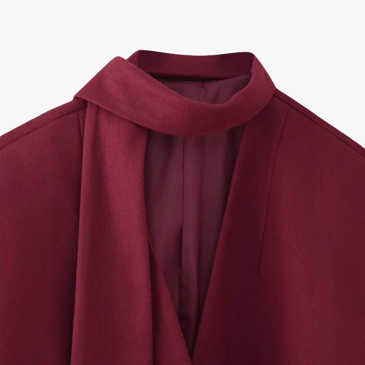 Debby | Moderner Kurzmantel in Bordeauxrot mit Schal-Detail