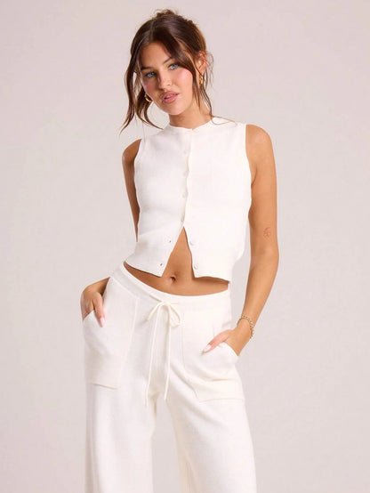 Gestricktes Cropped Top mit Knopfleiste – Minimalistisch, Weich & Kombistark