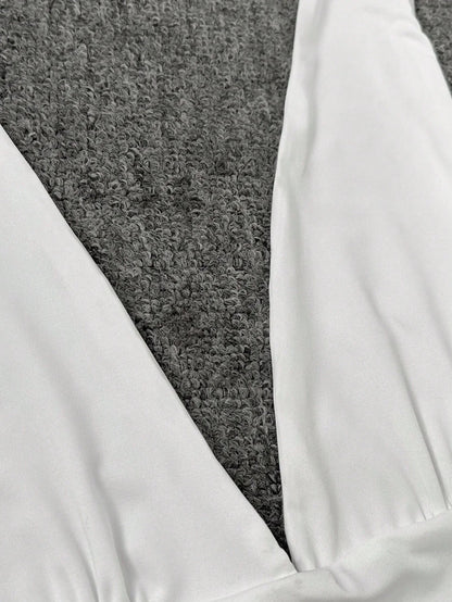 Minikleid mit Halterneck und Skater-Schnitt – Figurbetont & Feminin