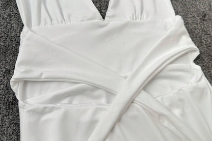 Minikleid mit Halterneck und Skater-Schnitt – Figurbetont & Feminin