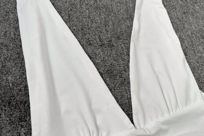 Minikleid mit Halterneck und Skater-Schnitt – Figurbetont & Feminin