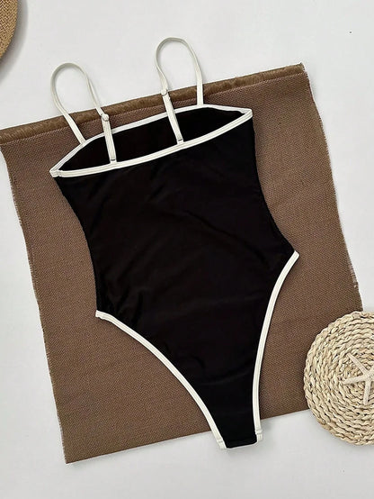 Eleganter Damen Badeanzug Schwarz – Einteiler mit hohem Beinausschnitt & stilvollen Kontrastdetails
