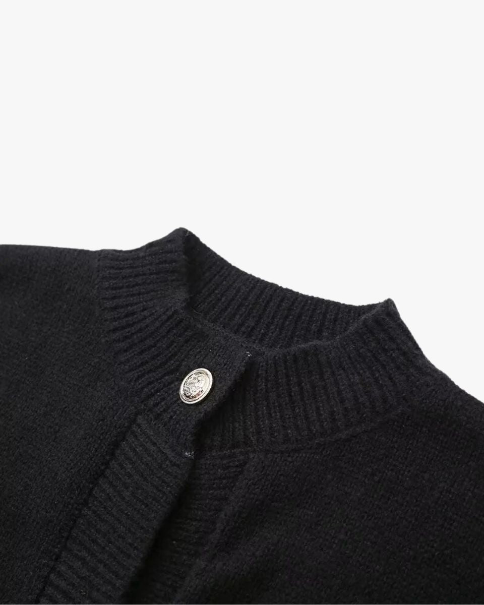 Manon | Strickjacke mit Knöpfen und Federärmeln