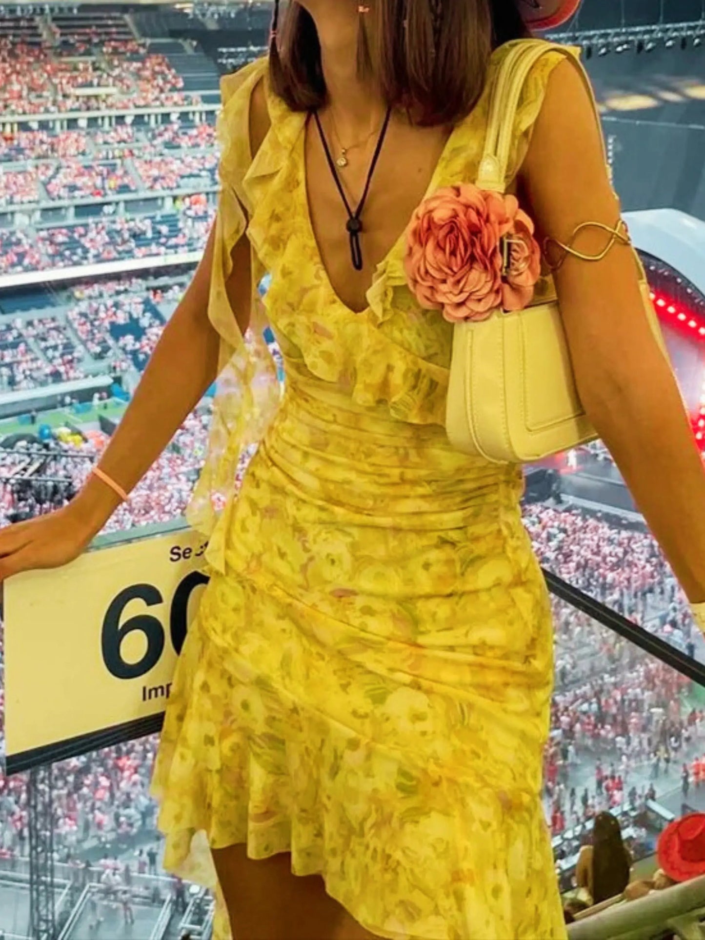 Fenja | Geblümtes Minikleid mit Rüschendetails