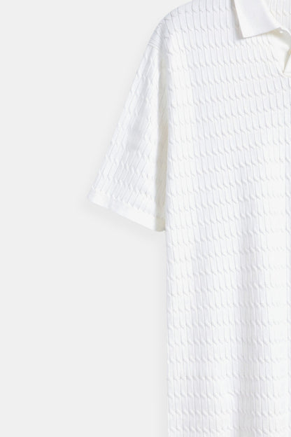 Weißes Strick-Poloshirt mit Strukturmuster