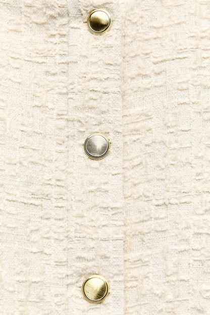 Kurze Bouclé-Jacke mit goldenen Knöpfen