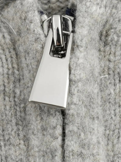 Kornelia | Strickjacke mit Kapuze und Reißverschluss