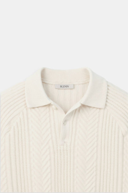 Klassischer Zopfstrickpullover mit Polokragen