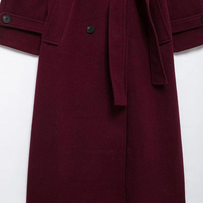 Quinty | Eleganter Trenchcoat in Bordeauxrot mit Gürtel