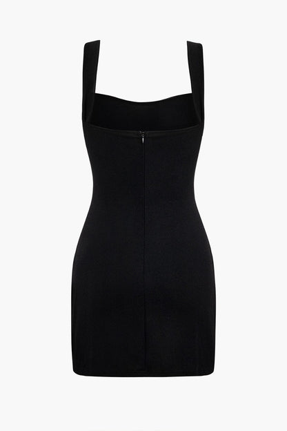 Amara | Elegantes Schwarzes Minikleid mit Goldgürtel – Zeitlose Raffinesse für stilvolle Auftritte