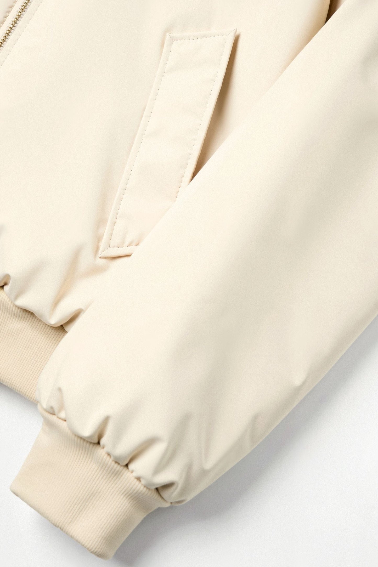 Minimalistische Bomberjacke – Eleganz trifft auf Komfort