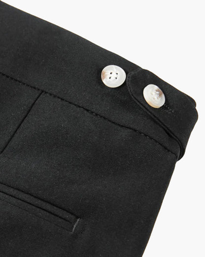 Parker | Maßgeschneiderte Plisseeshorts mit verstellbaren Seitenschnallen