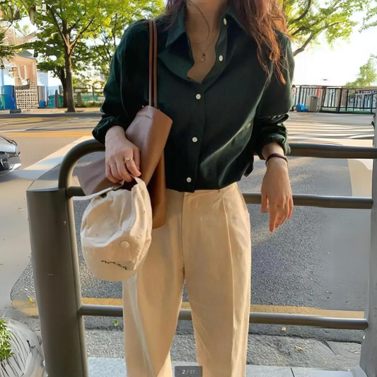 Satin-Style Damenbluse mit Knopfleiste – Elegant, Fließend & Zeitlos