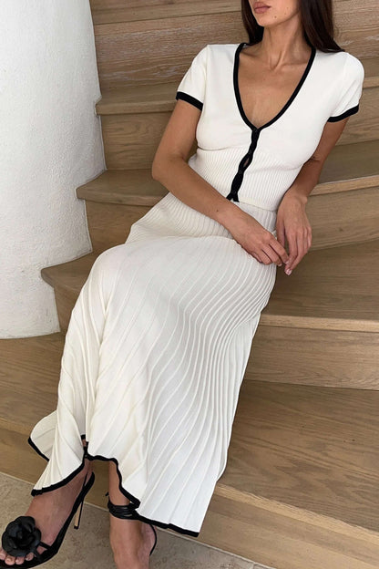 Kira | Feminines Strick-Zweiteiler-Set mit Knopf-Top & Plisseerock