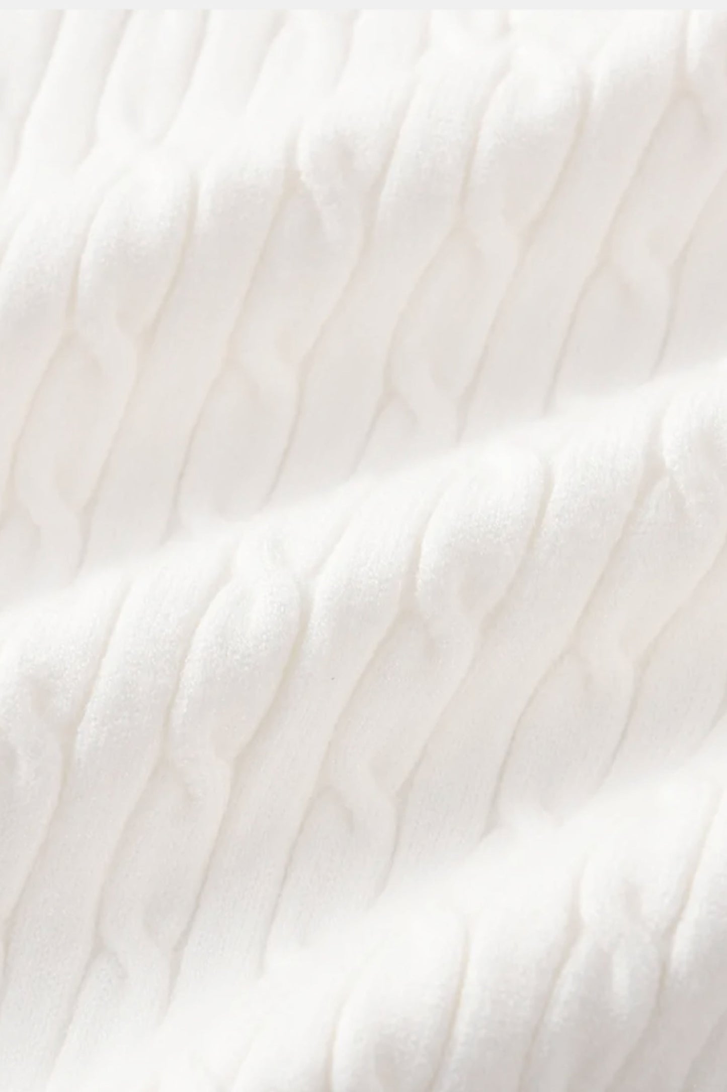 Eleganter Zopfstrickpullover mit Reißverschluss