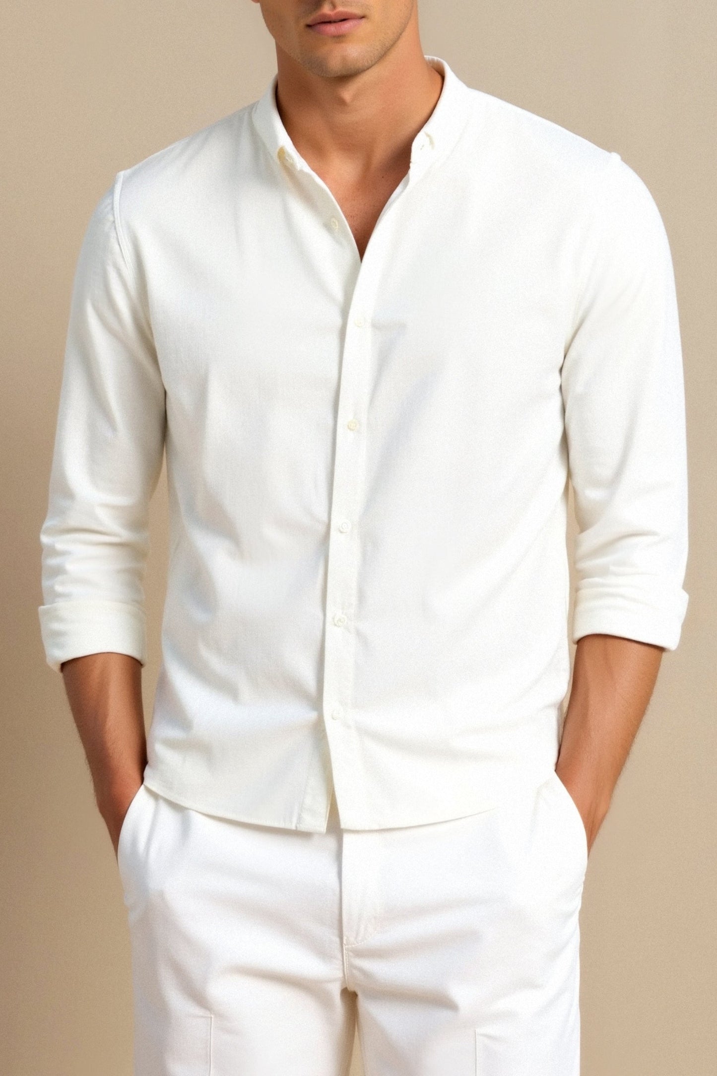 Klassisches Stehkragen-Hemd in Weiß