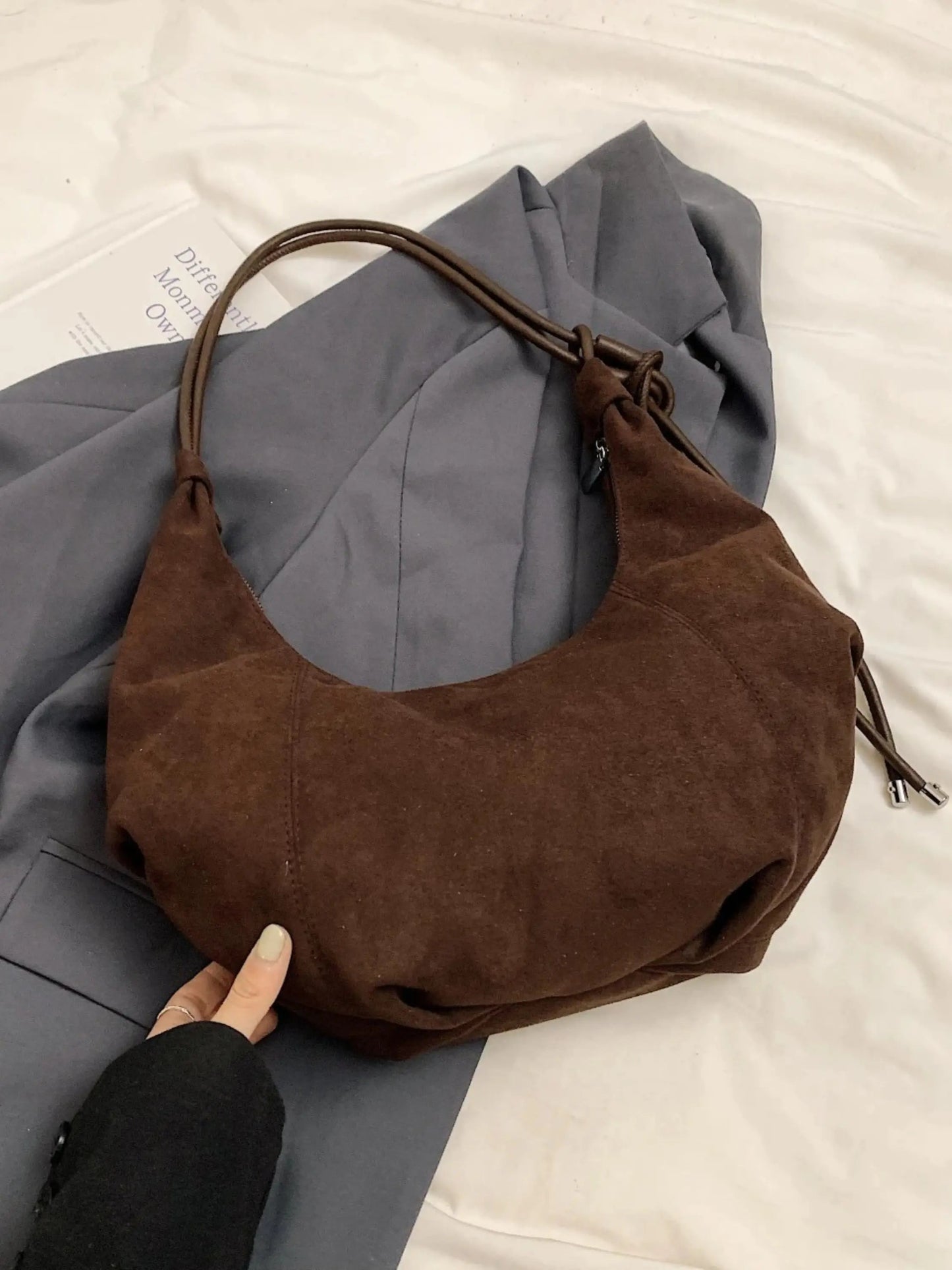 Amalia | Wildleder Boho-Chic Hobo Tasche mit verspieltem Charme