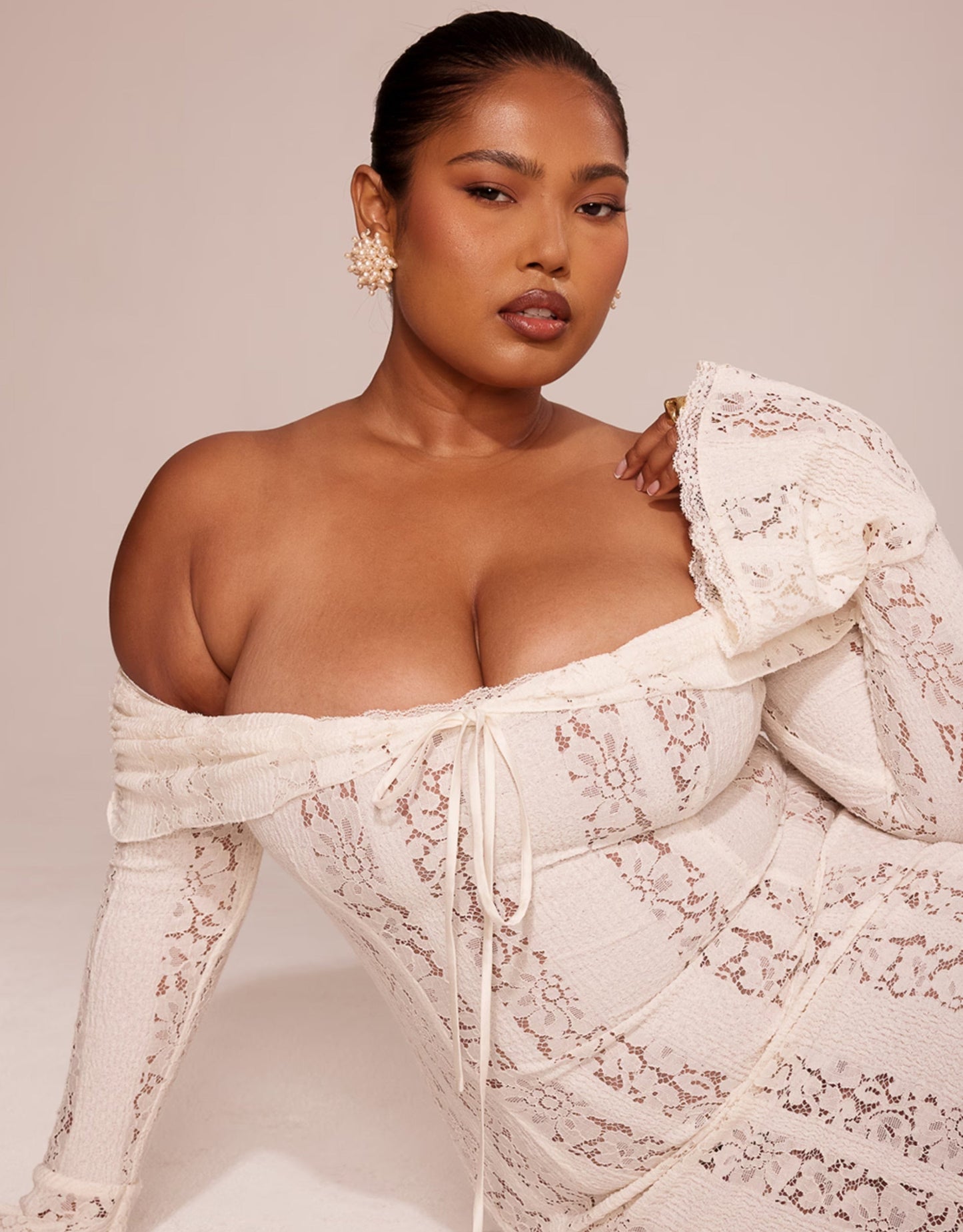 Spitzen-Abendkleid mit Carmen-Ausschnitt und langen Ärmeln für Damen