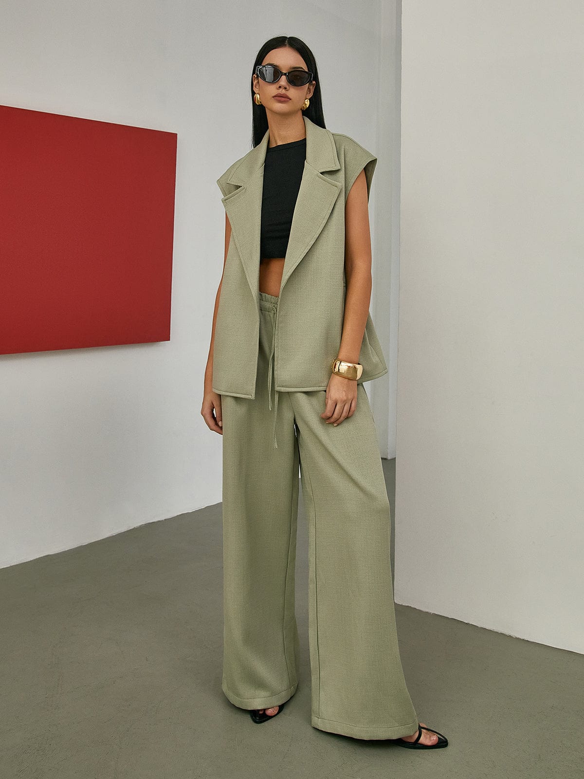 Mila | Ärmellose Weste mit Bindegürtel in Olivgrün – Lässige Eleganz neu definiert