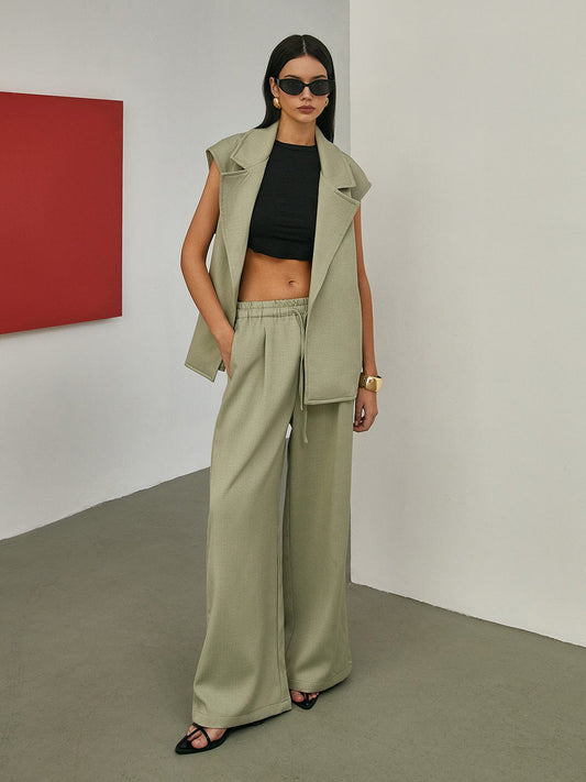 Mila | Ärmellose Weste mit Bindegürtel in Olivgrün – Lässige Eleganz neu definiert