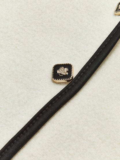 Liane | Stilvolle Weiß-Schwarz Kontrast Blazerjacke mit Kontrastkanten