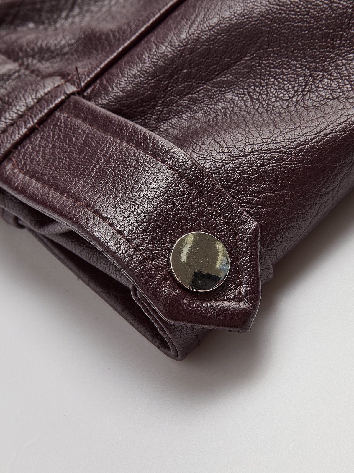 Nora | Minimalistische Kunstlederjacke in Burgunderrot – Modern und Vielseitig