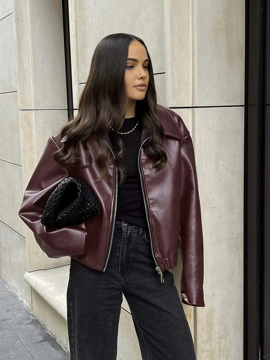 Nora | Minimalistische Kunstlederjacke in Burgunderrot – Modern und Vielseitig