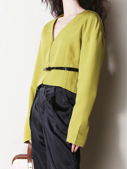 Irina | Gekürzter V Ausschnitt-Blazer für Damen mit stilvollem schmalem Gürtel