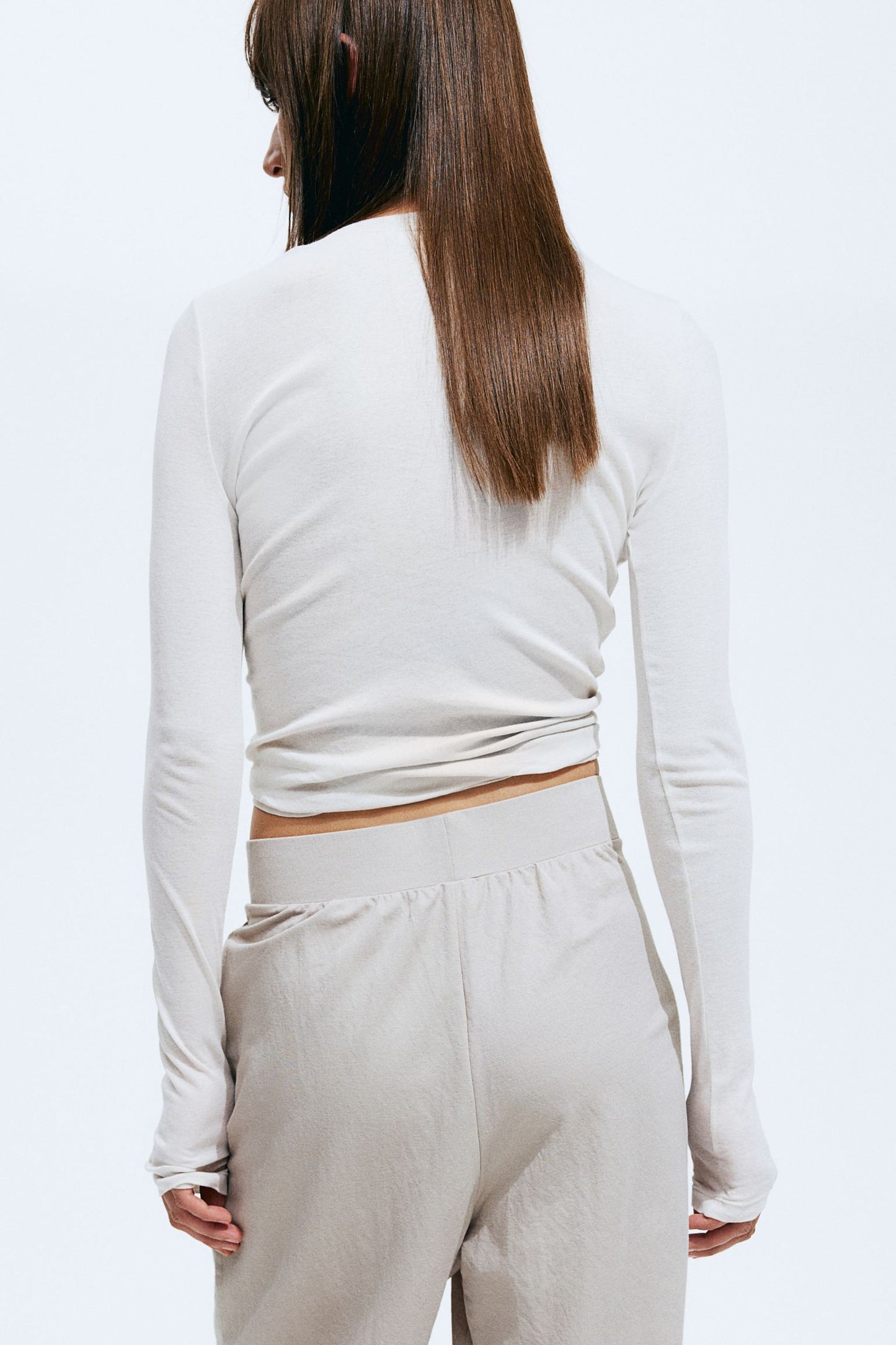 Luftige Damenhose mit weitem Schnitt und Bundfalten