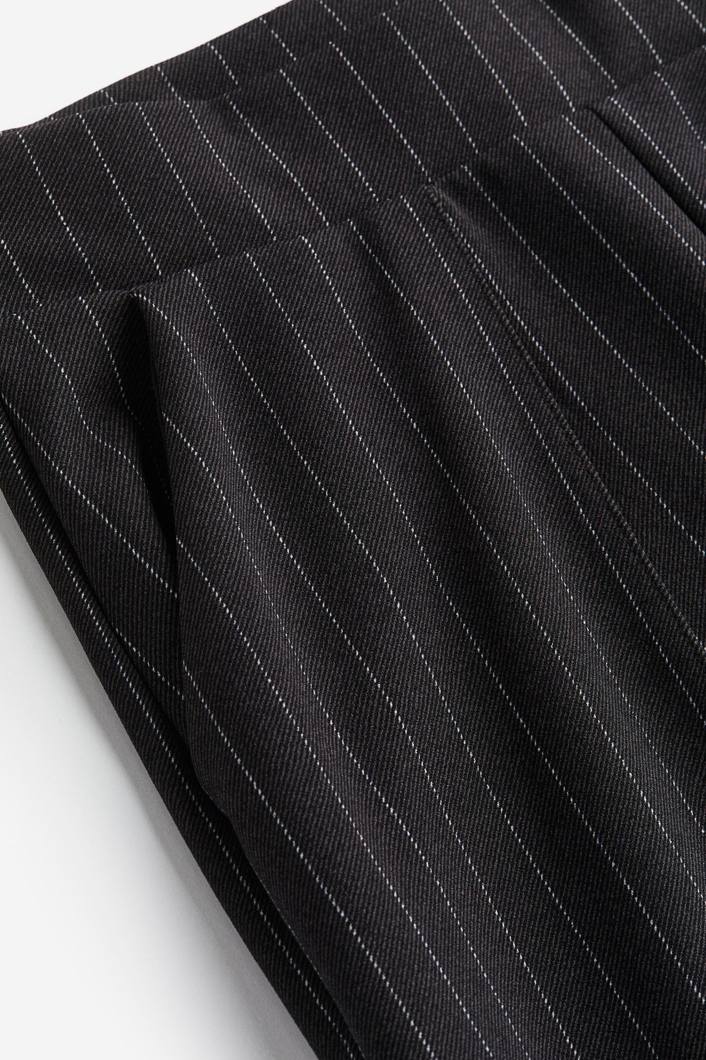 Luftige Damenhose mit weitem Schnitt und Bundfalten