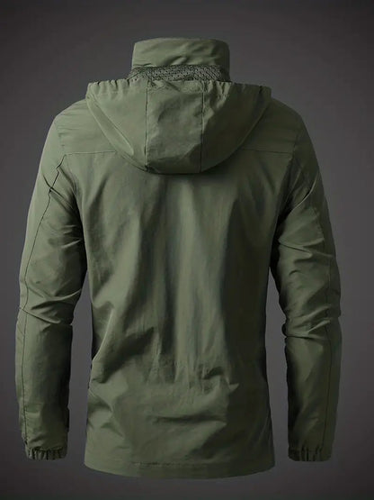 Leichte Outdoorjacke mit Kapuze und Windschutz für Alltag & Freizeit