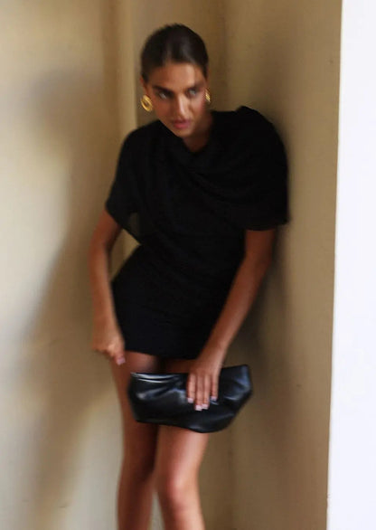 Carmen | Schwarzes Drapé-Minikleid mit hoher Schulterpartie