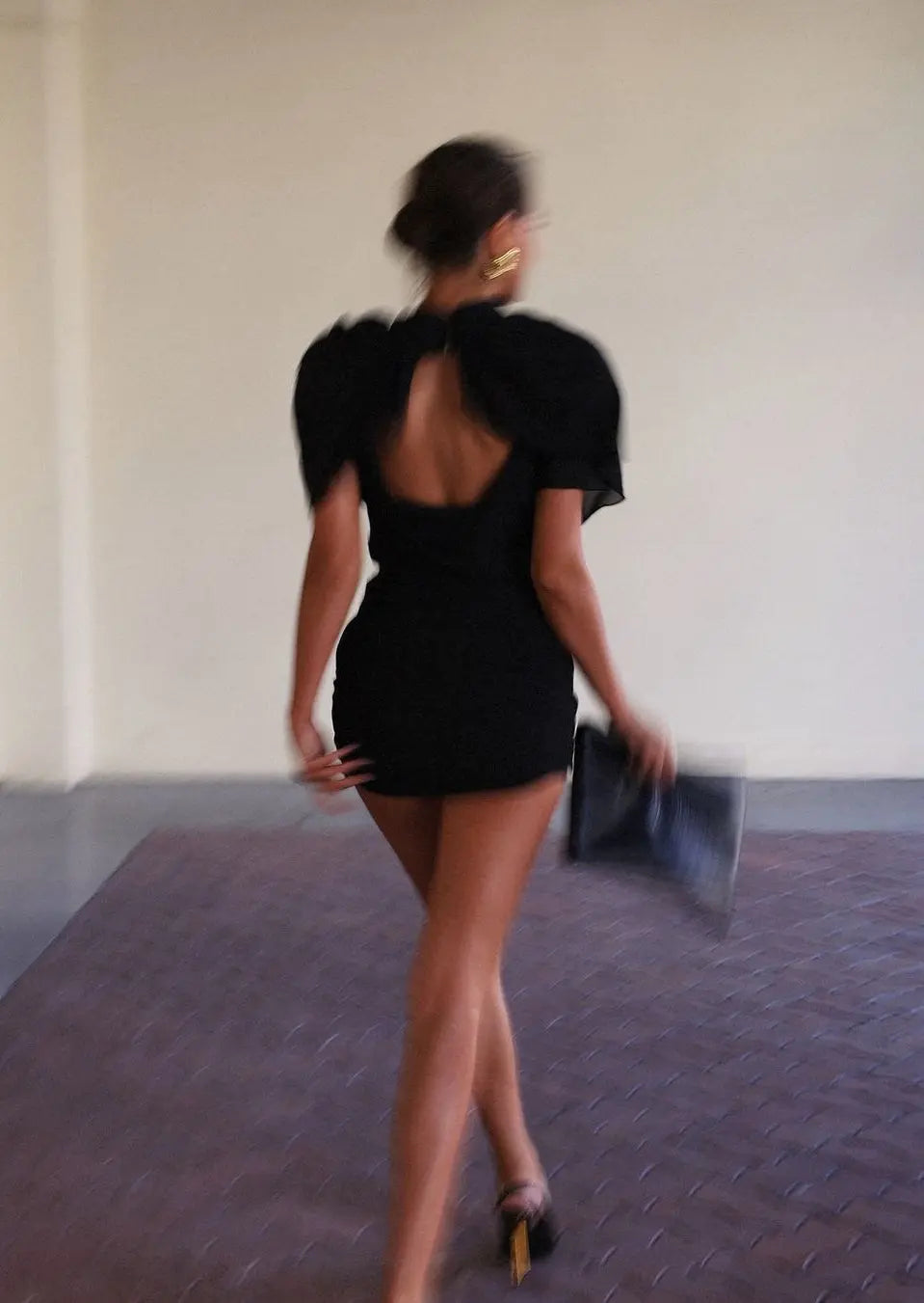 Carmen | Schwarzes Drapé-Minikleid mit hoher Schulterpartie