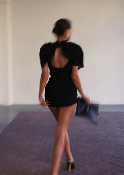Carmen | Schwarzes Drapé-Minikleid mit hoher Schulterpartie