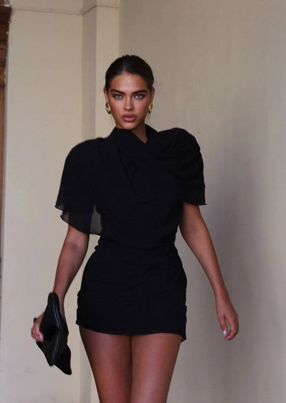 Carmen | Schwarzes Drapé-Minikleid mit hoher Schulterpartie