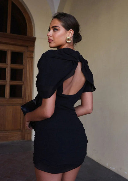Carmen | Schwarzes Drapé-Minikleid mit hoher Schulterpartie