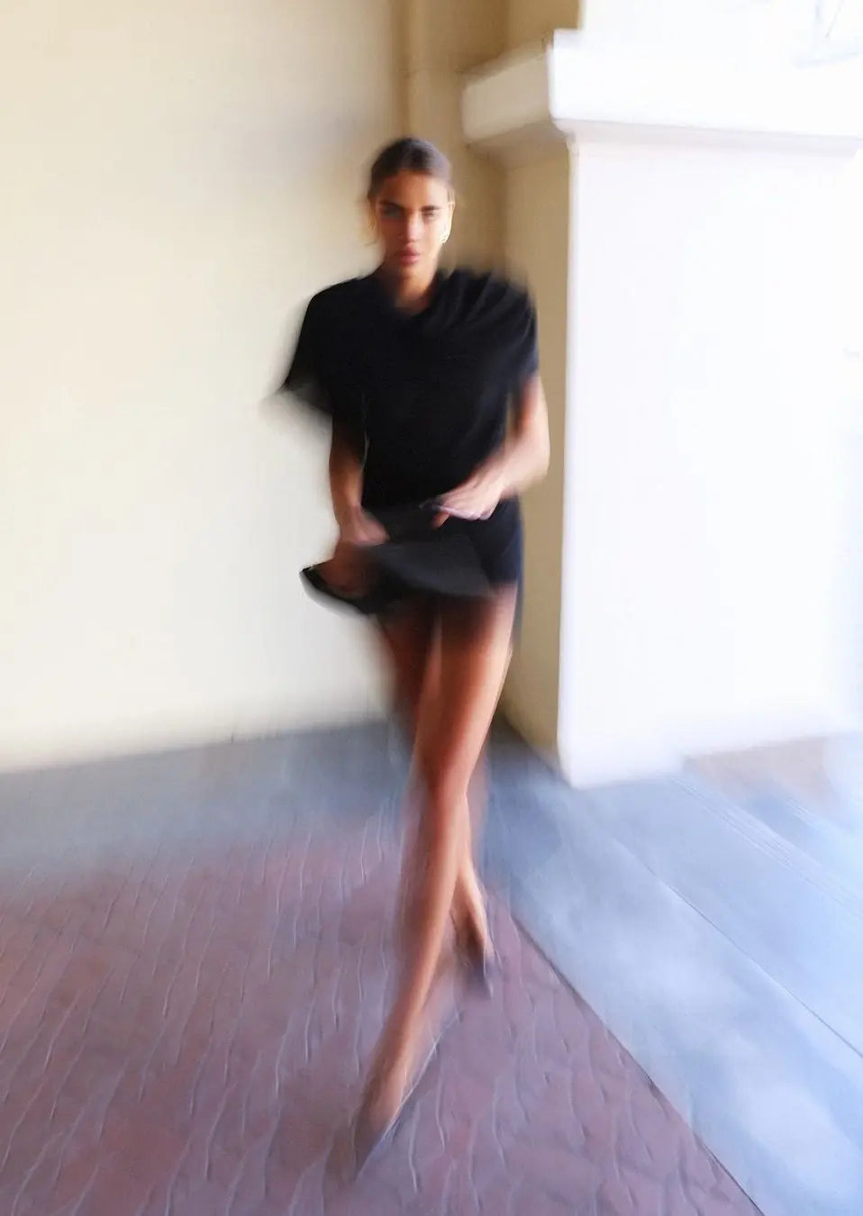 Carmen | Schwarzes Drapé-Minikleid mit hoher Schulterpartie