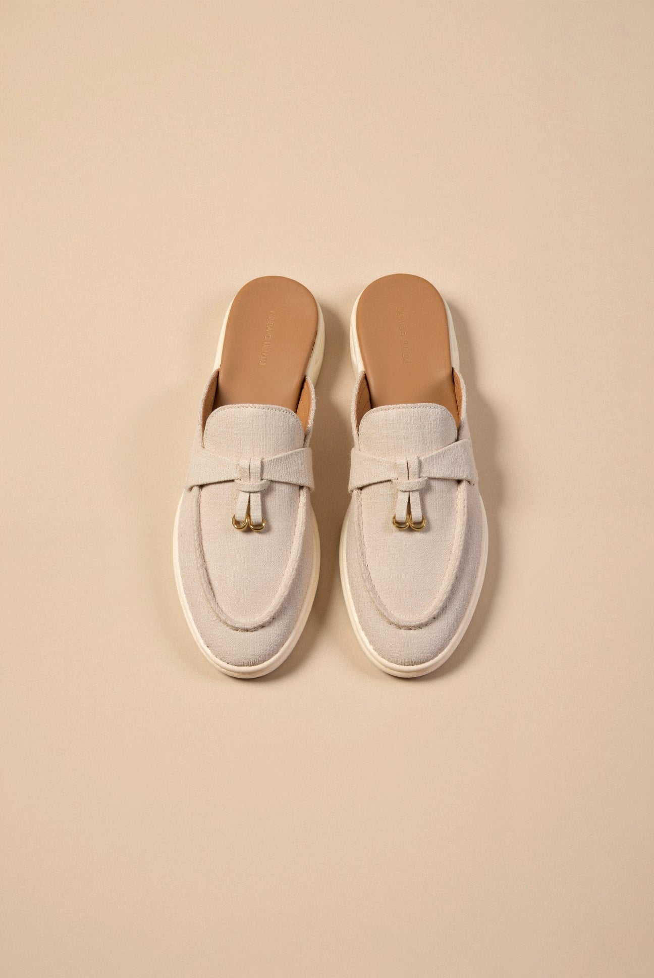 Elegante Beige Loafers mit Goldenen Akzenten – Stilvoll und Komfortabel