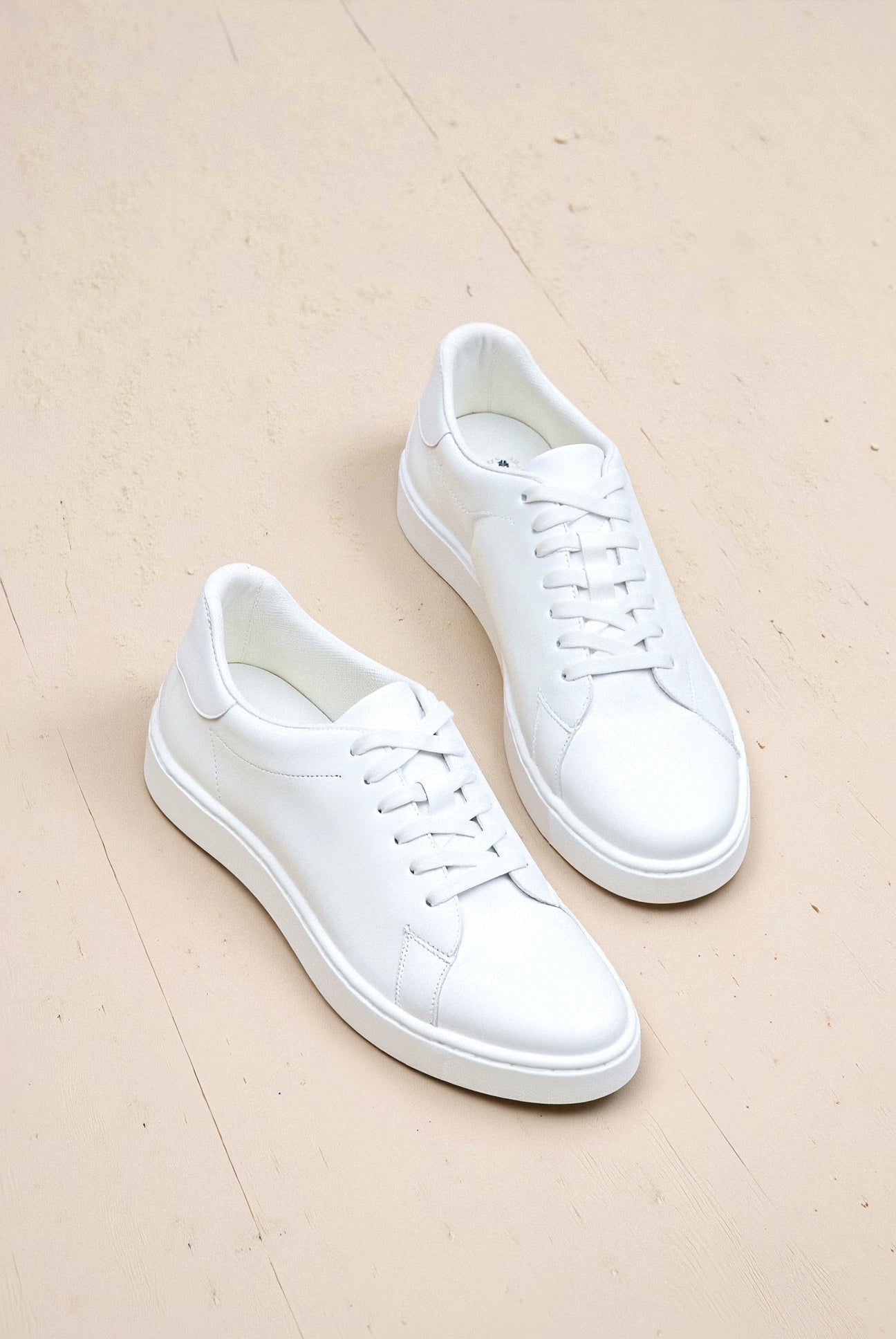 Minimalistische weiße Sneaker – Perfekt für jeden Anlass