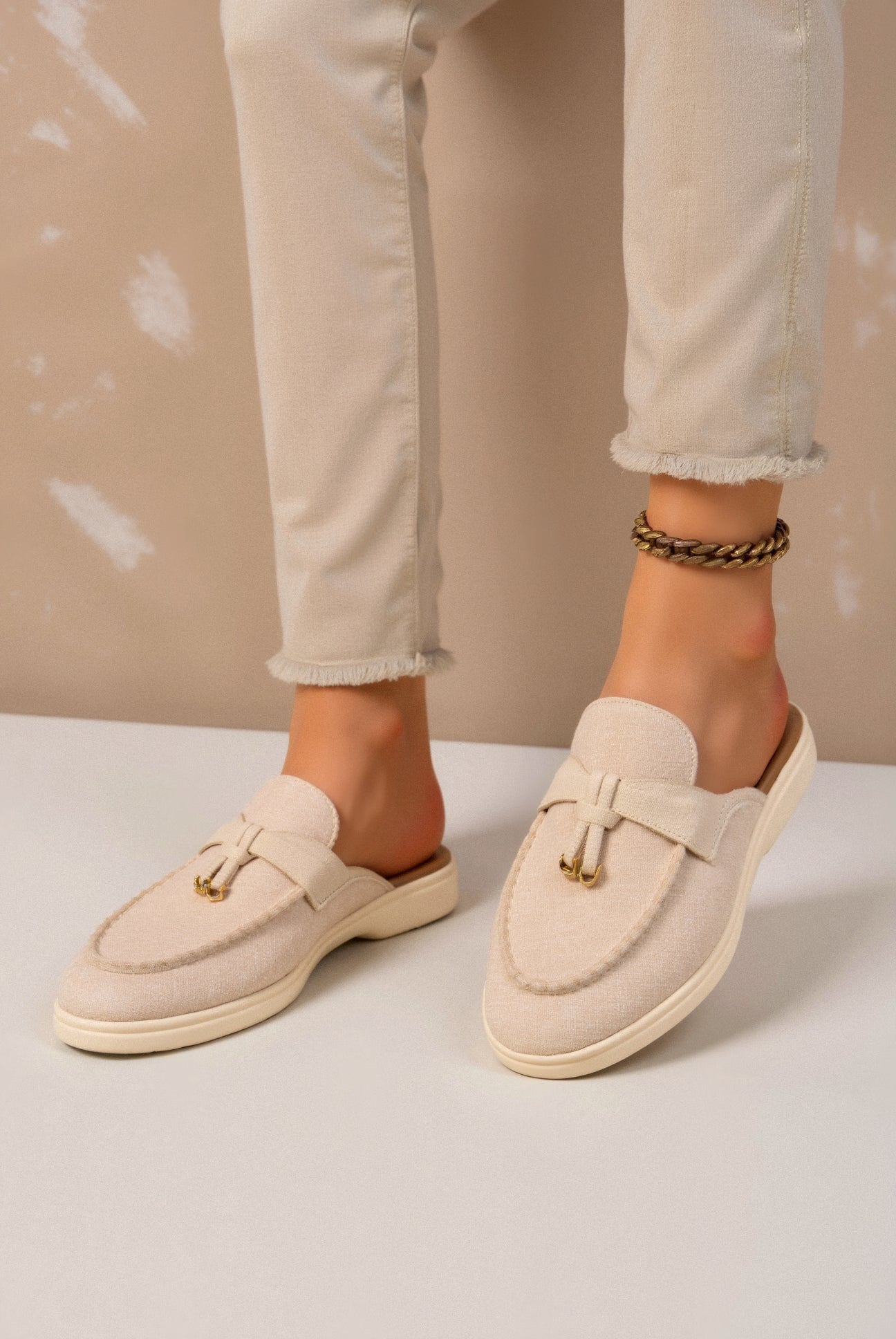 Elegante Beige Loafers mit Goldenen Akzenten – Stilvoll und Komfortabel