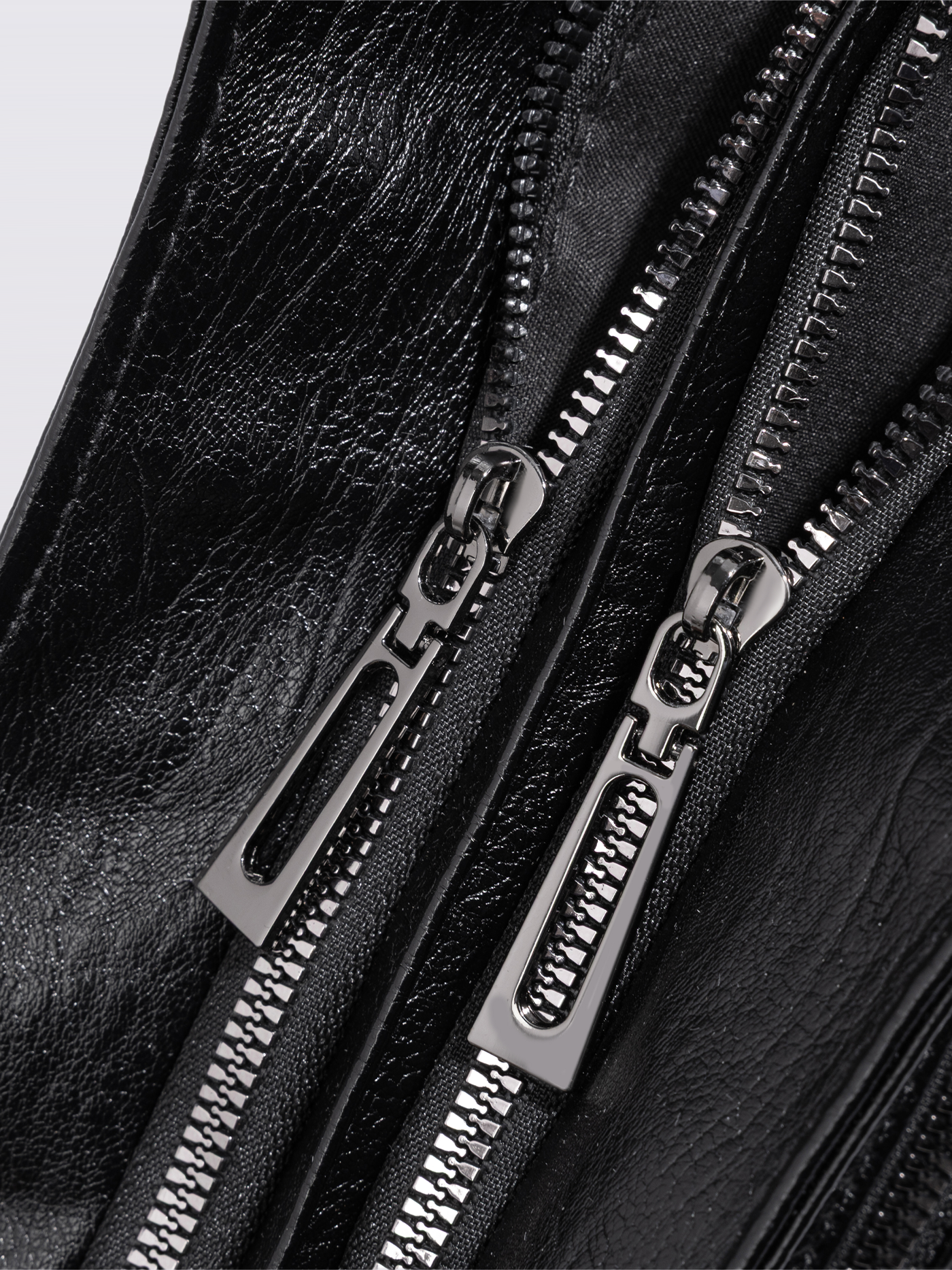 City-Handtasche mit Crossbody-Option und praktischen Fächern