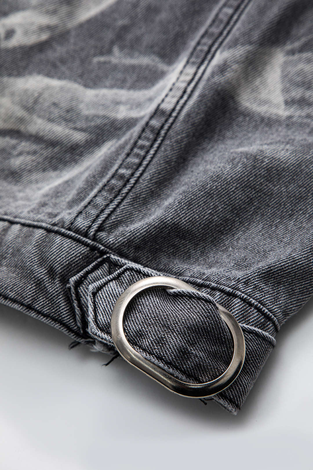 Raven | Cropped Denim-Weste in Grau mit Metallelementen – Urban und Edgy