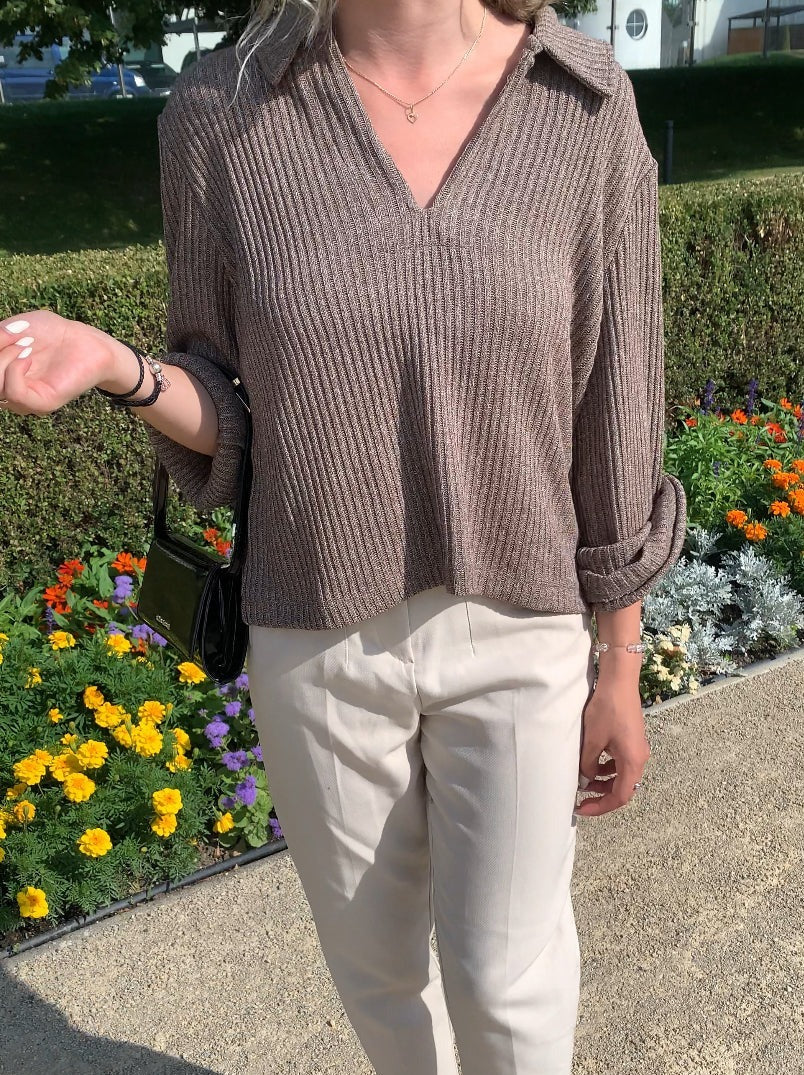 Gerippter Strickpullover mit Kragen