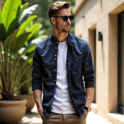 Elegantes Herrenhemd mit Stehkragen und modischer Knopfleiste – Stilvolle Langarmbluse für moderne Outfits