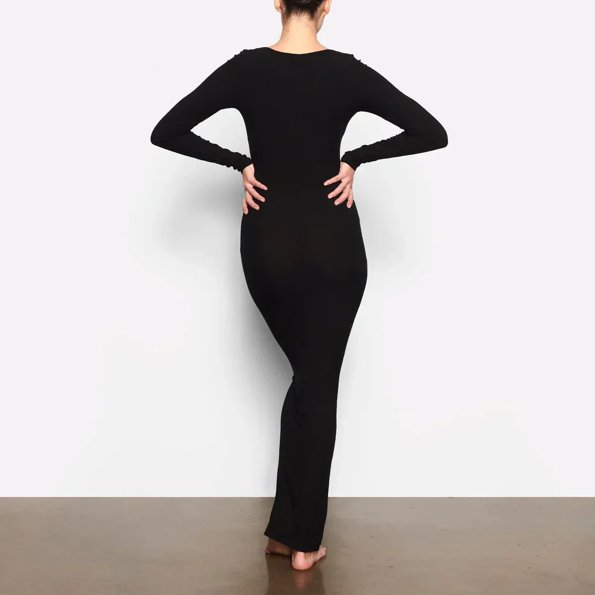 Magic Shape | Schwarzes Bodycon-Maxikleid mit Langarm