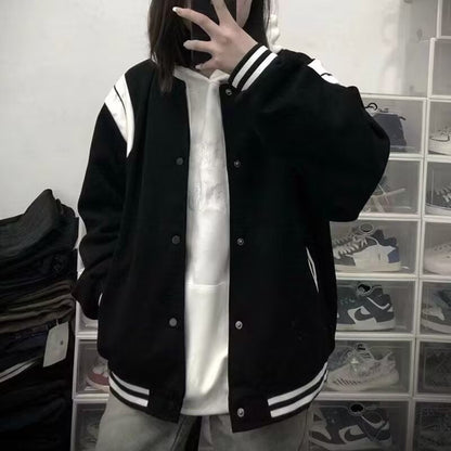 Molly | Lässige Varsity-Jacke im Retro-Stil mit gestreiften Ärmeldetails und gerippten Bündchen